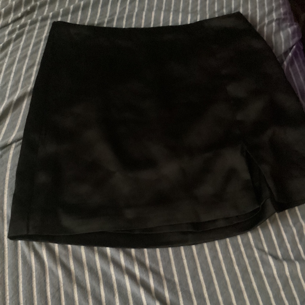 Woman’s X-Small Silk satin black skirt